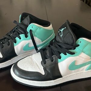 Air Jordan Mids